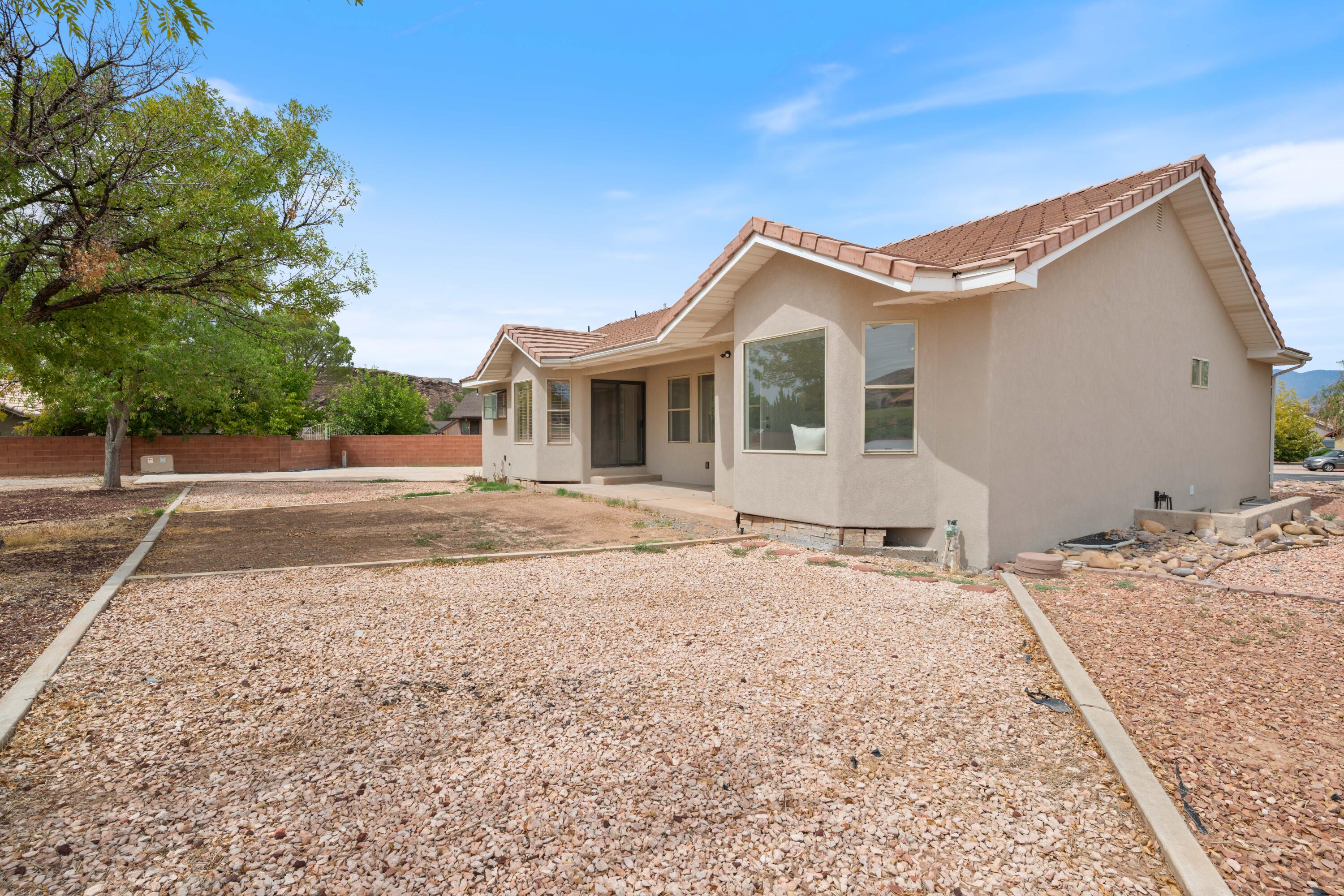 BLOOMINGTON HILLS - Residential