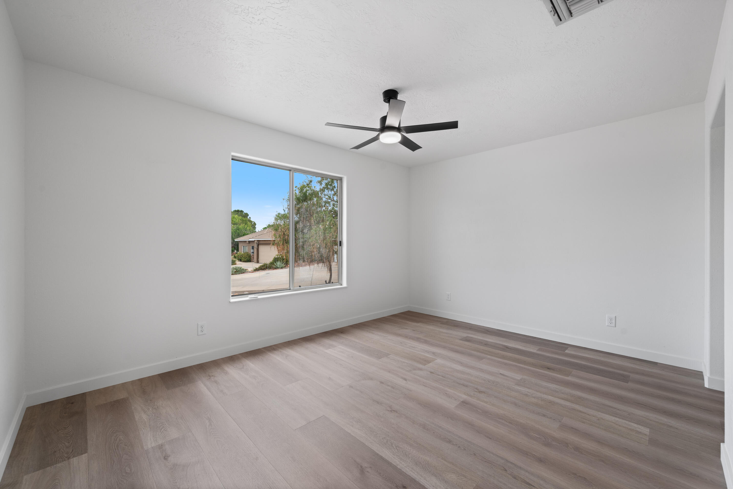 BLOOMINGTON HILLS - Residential