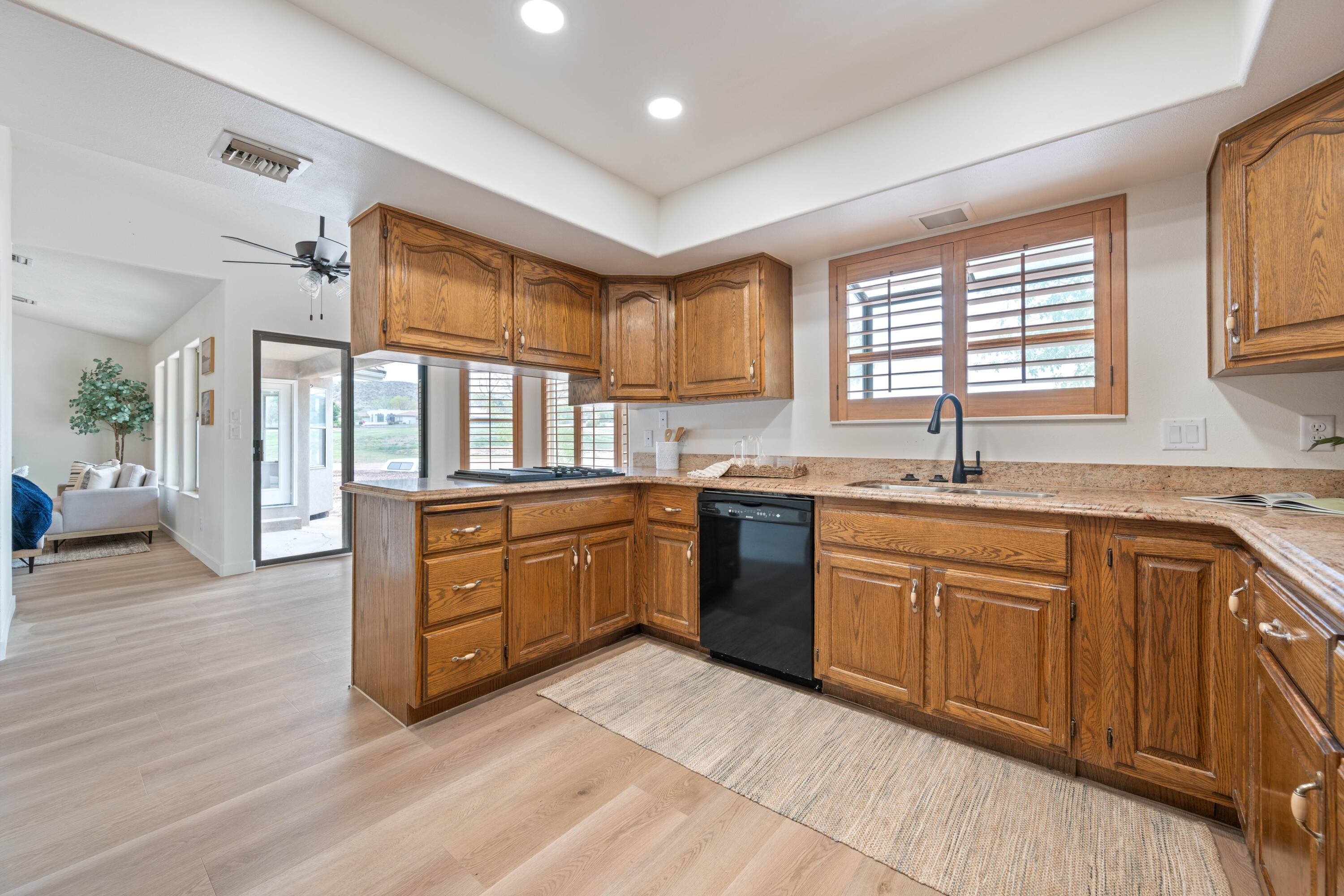 BLOOMINGTON HILLS - Residential