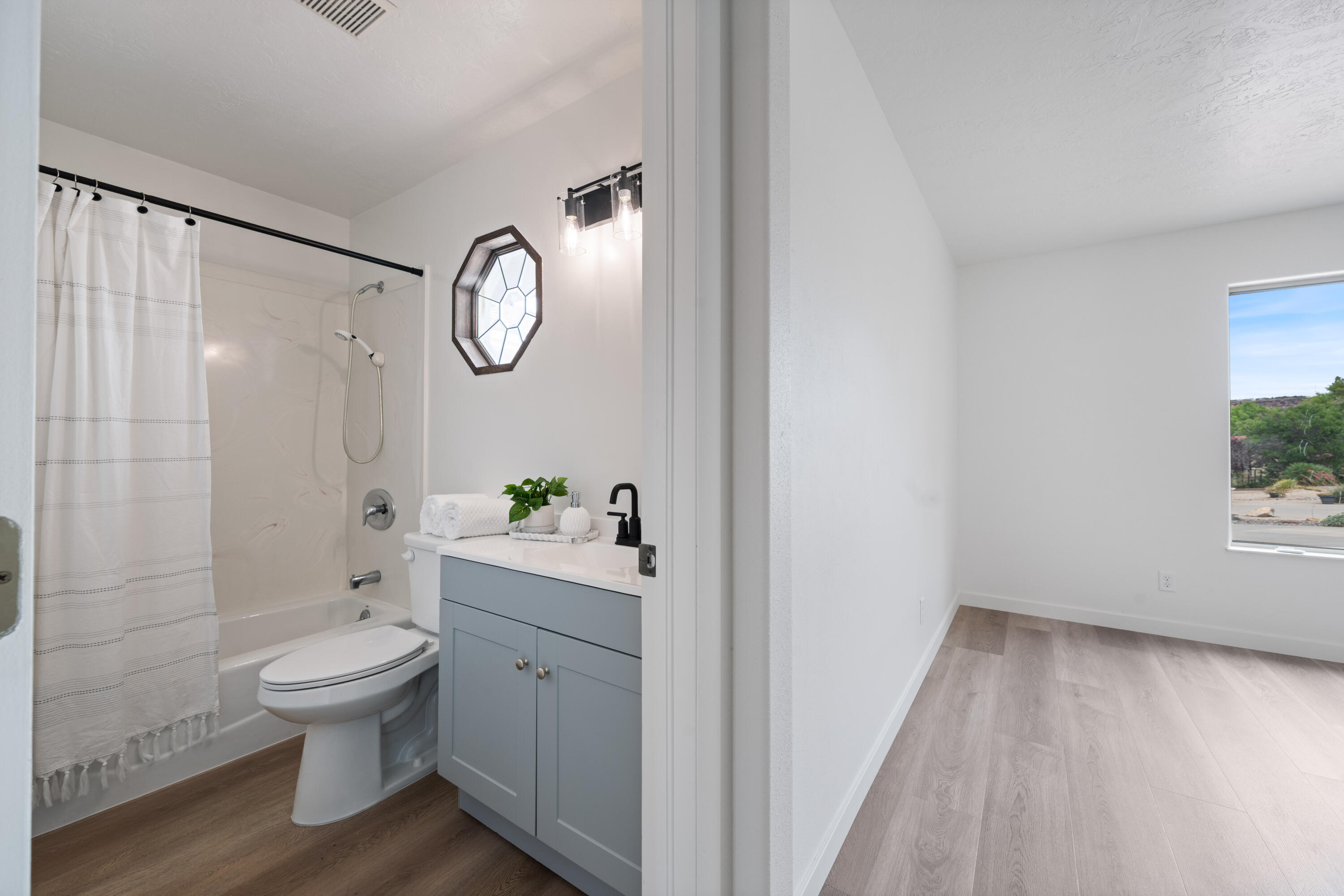 BLOOMINGTON HILLS - Residential