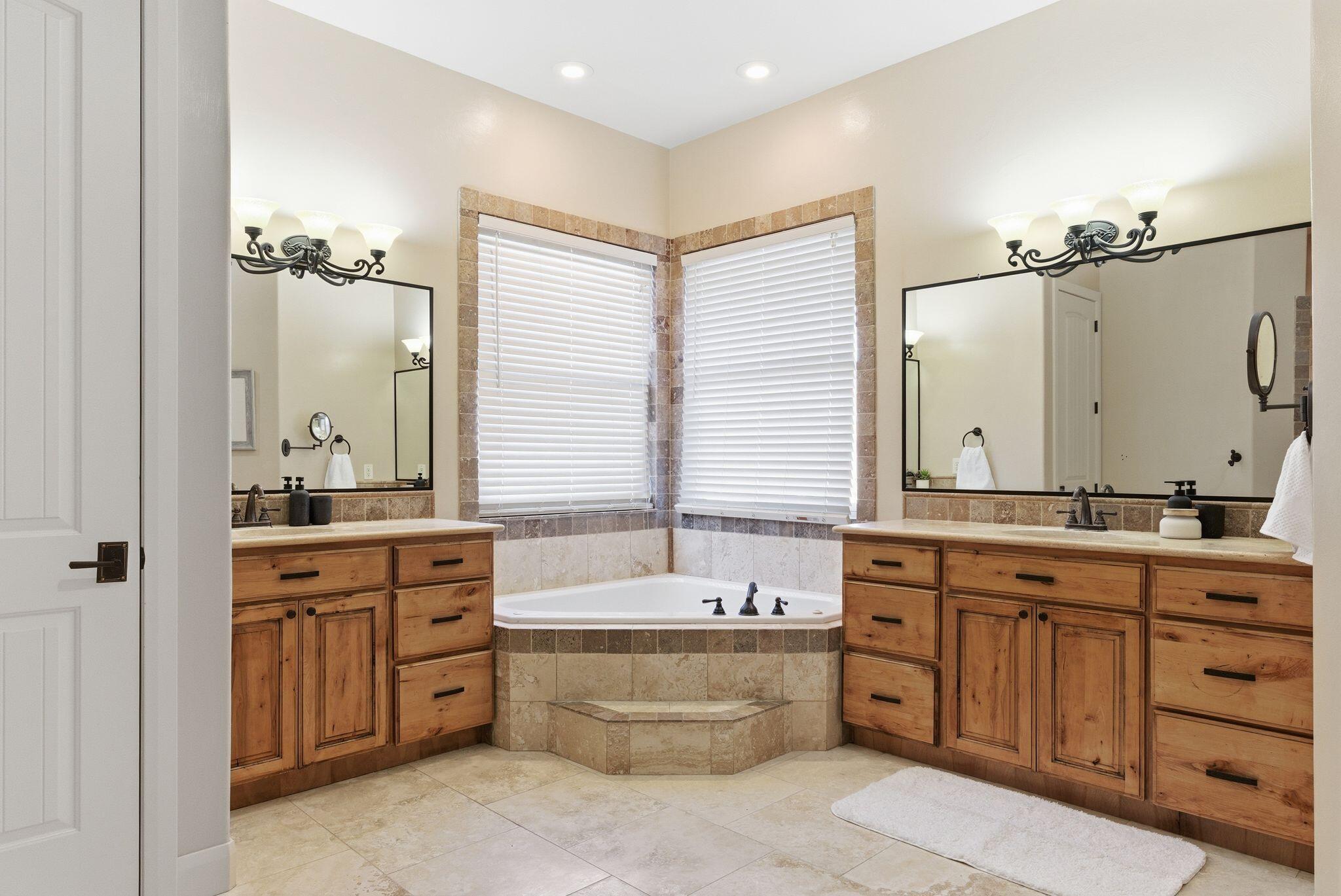 CORAL CANYON - Residential