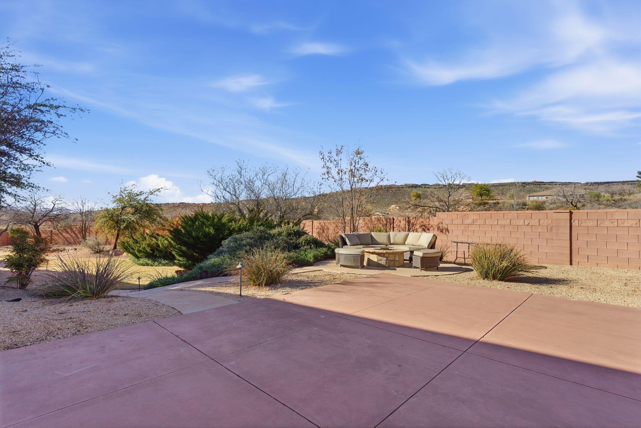 CORAL CANYON - Residential