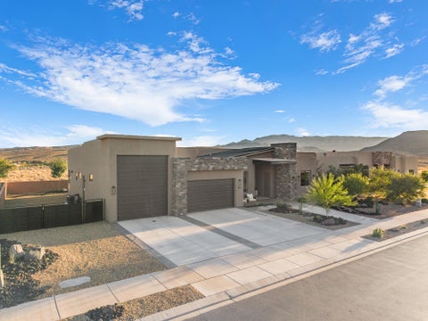 Tiny photo for 673 W 280 S, Ivins, UT 84738 (MLS # 26-277031)