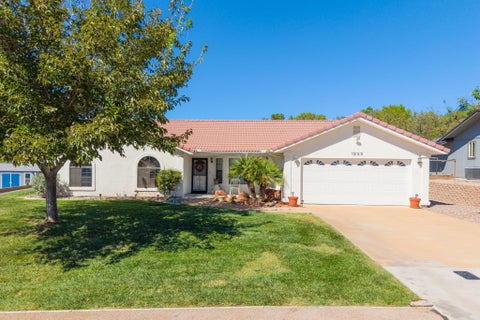 Photo of 1223 E Mahogany CIR, Saint George, UT 84790 (MLS # 26-276827)