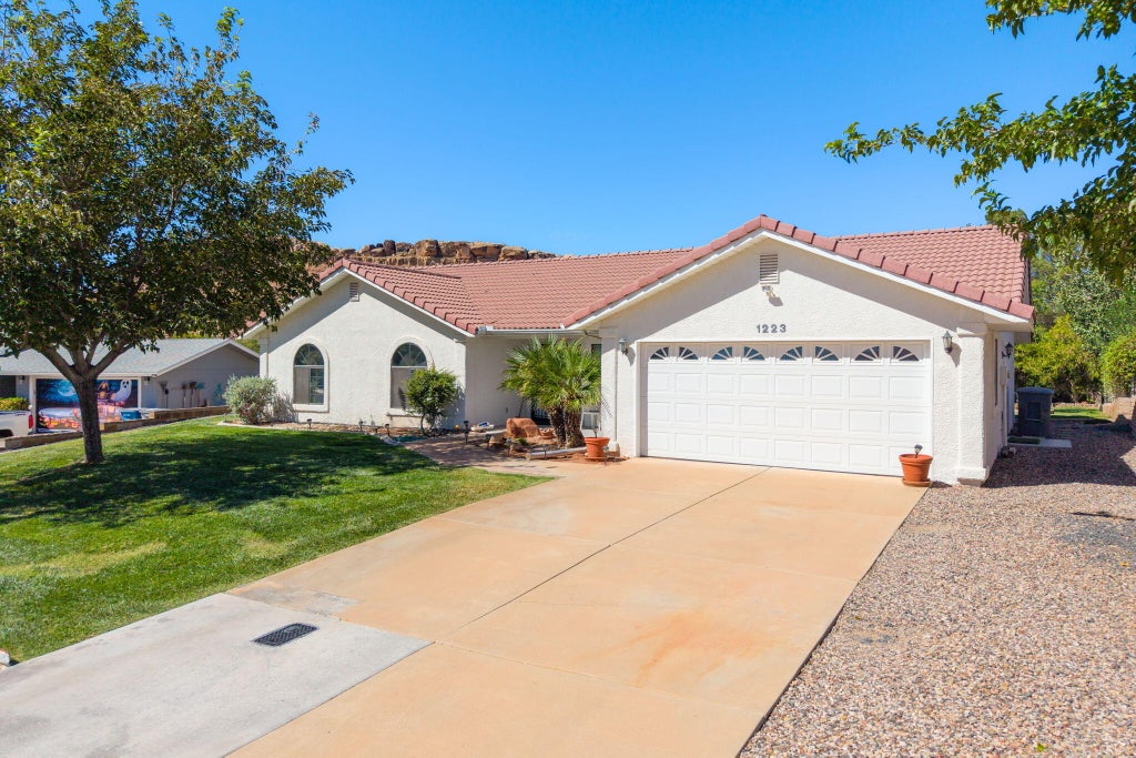 Photo of 1223 E Mahogany CIR, Saint George, UT 84790 (MLS # 26-276827)