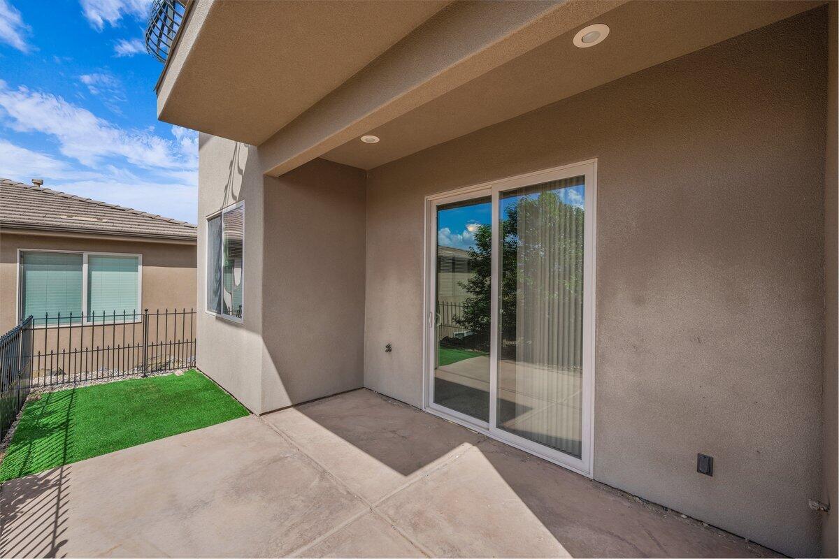 STONE POINT TOWNHOMES - Residential