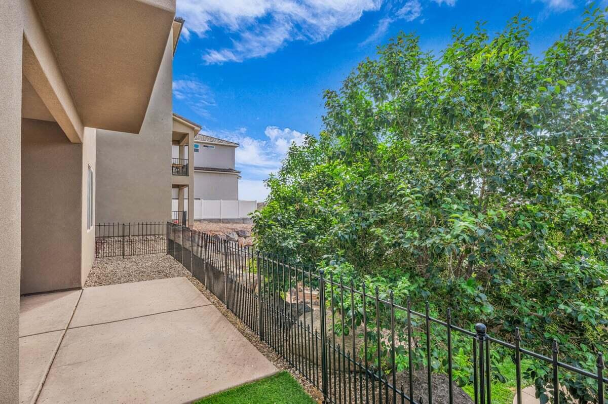 STONE POINT TOWNHOMES - Residential