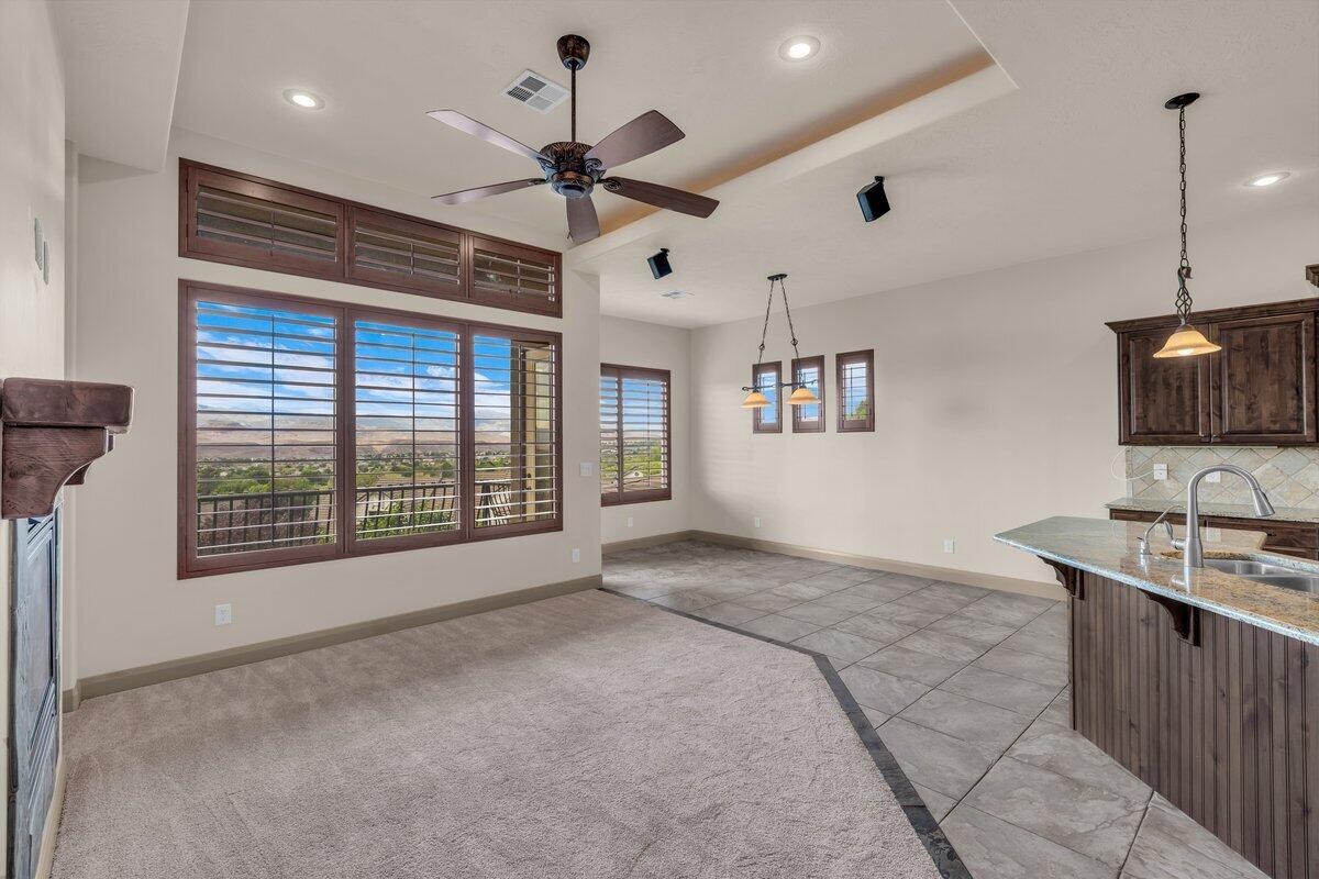 STONE POINT TOWNHOMES - Residential