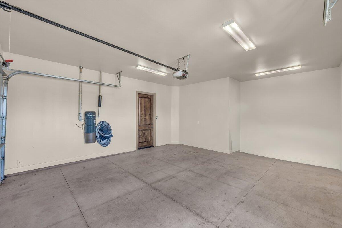 STONE POINT TOWNHOMES - Residential