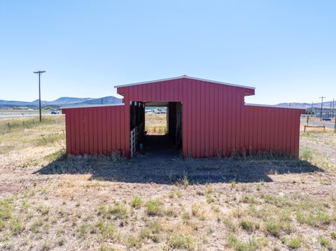 Tiny photo for 950 E 100 N, Enterprise, UT 84725 (MLS # 26-276983)
