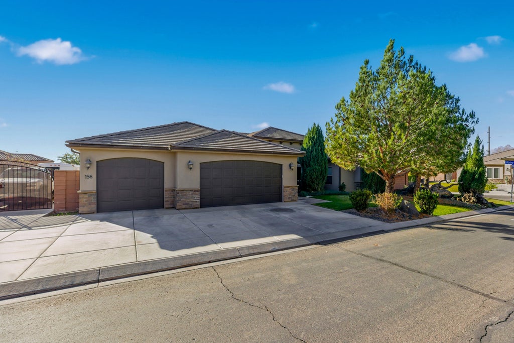 Photo of 156 E Holly Way, Washington, UT 84780 (MLS # 26-276675)
