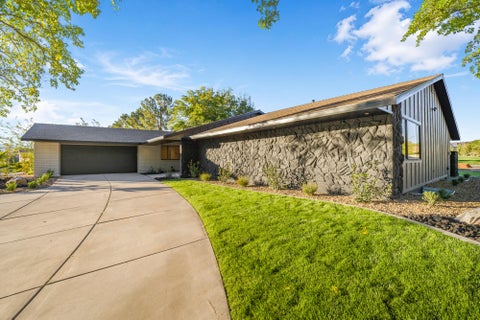 Tiny photo for 1144 W Bloomington DR S, Saint George, UT 84790 (MLS # 26-277030)