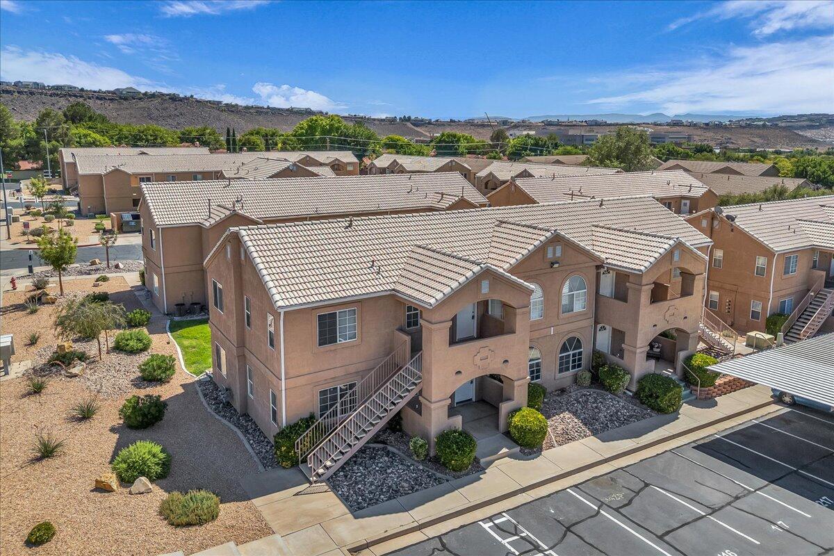 LA PALOMA CONDOS - Residential