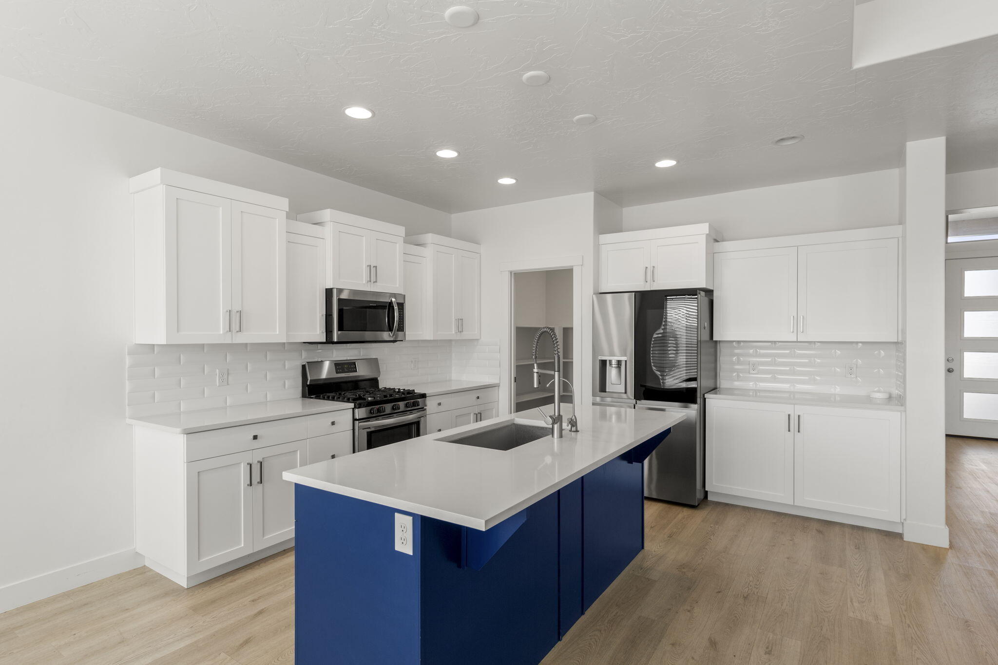 DESERT VISTA - Residential