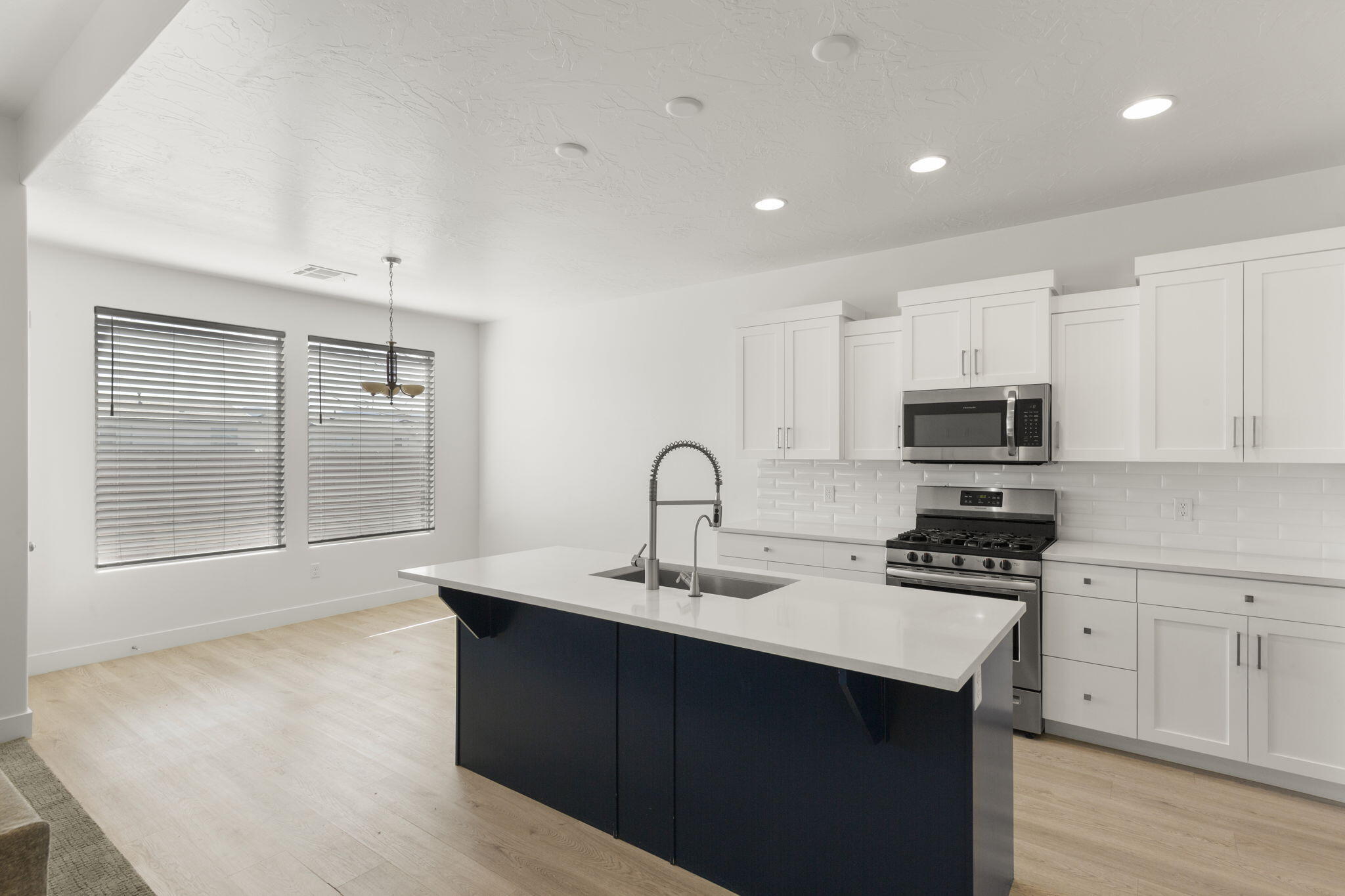 DESERT VISTA - Residential