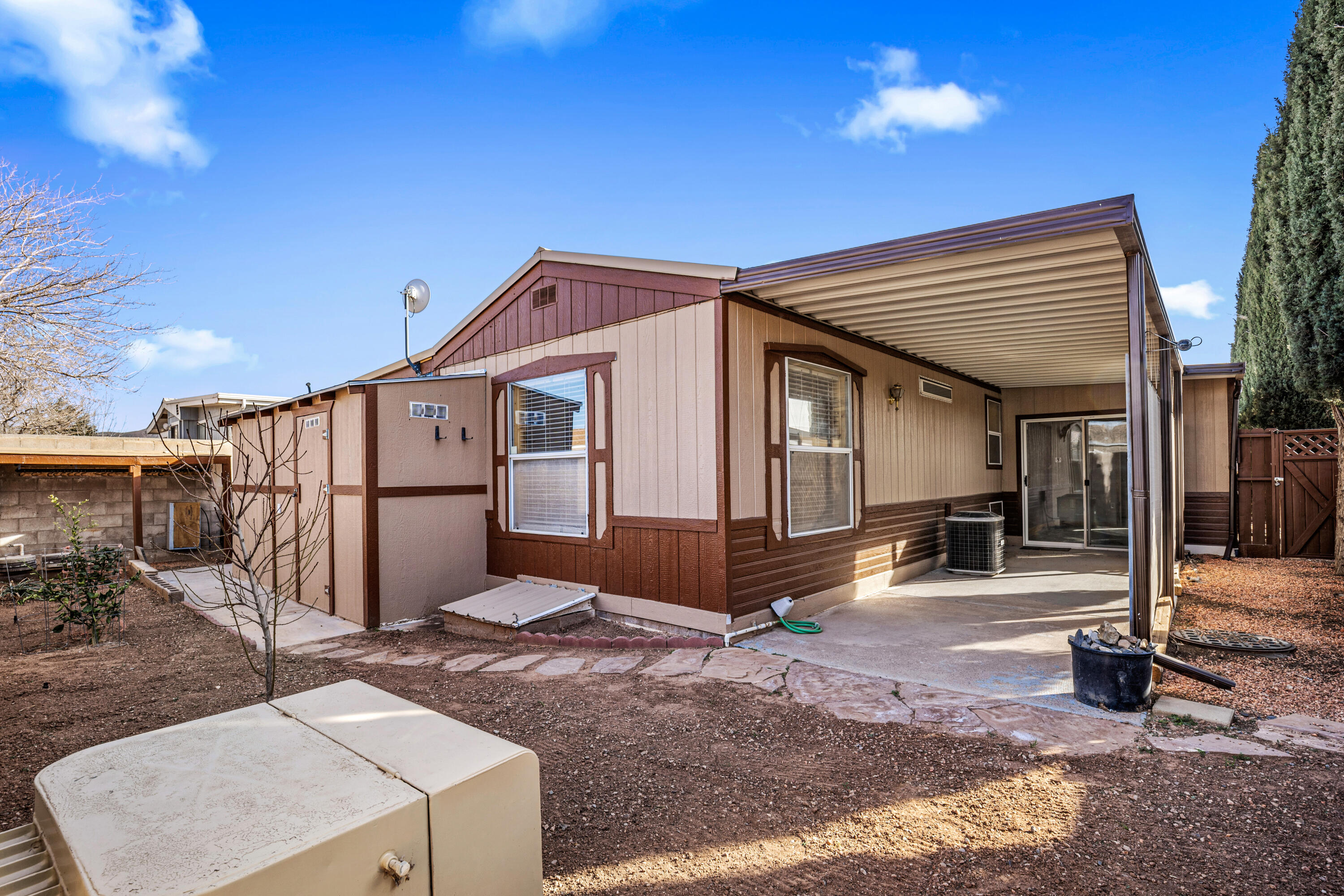 LAVA BLUFF MOBILE HOME PARK - Residential