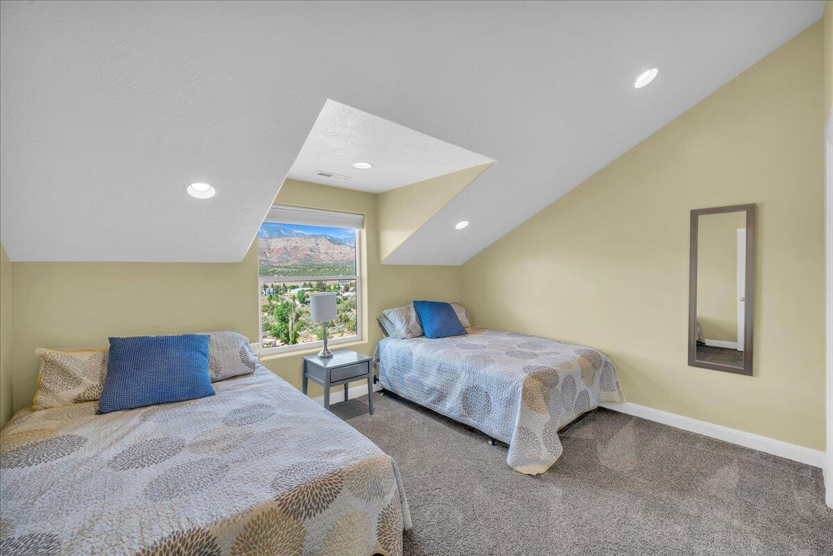 HOMESPUN VILLAGE - Residential