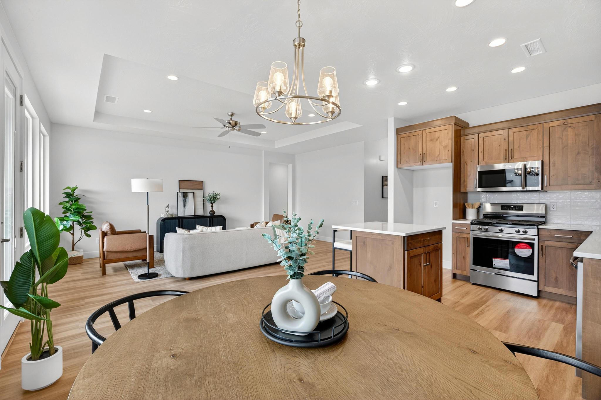 SCENIC POINTE - Residential