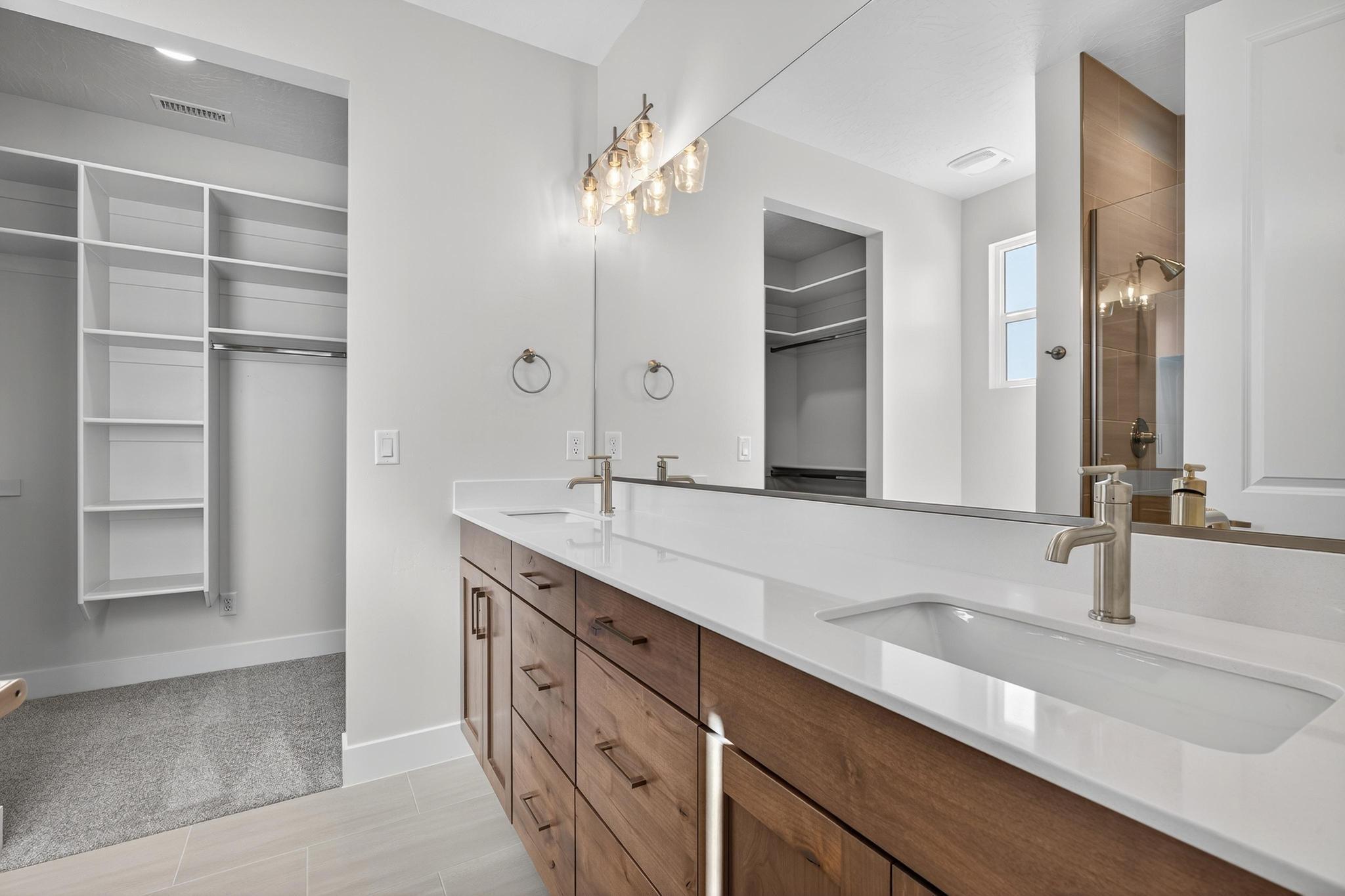 SCENIC POINTE - Residential