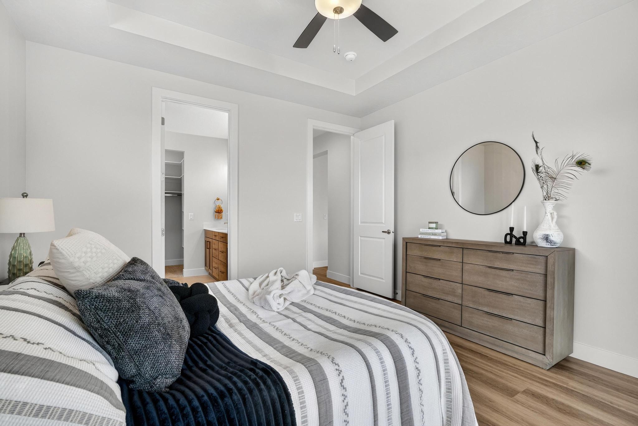 SCENIC POINTE - Residential