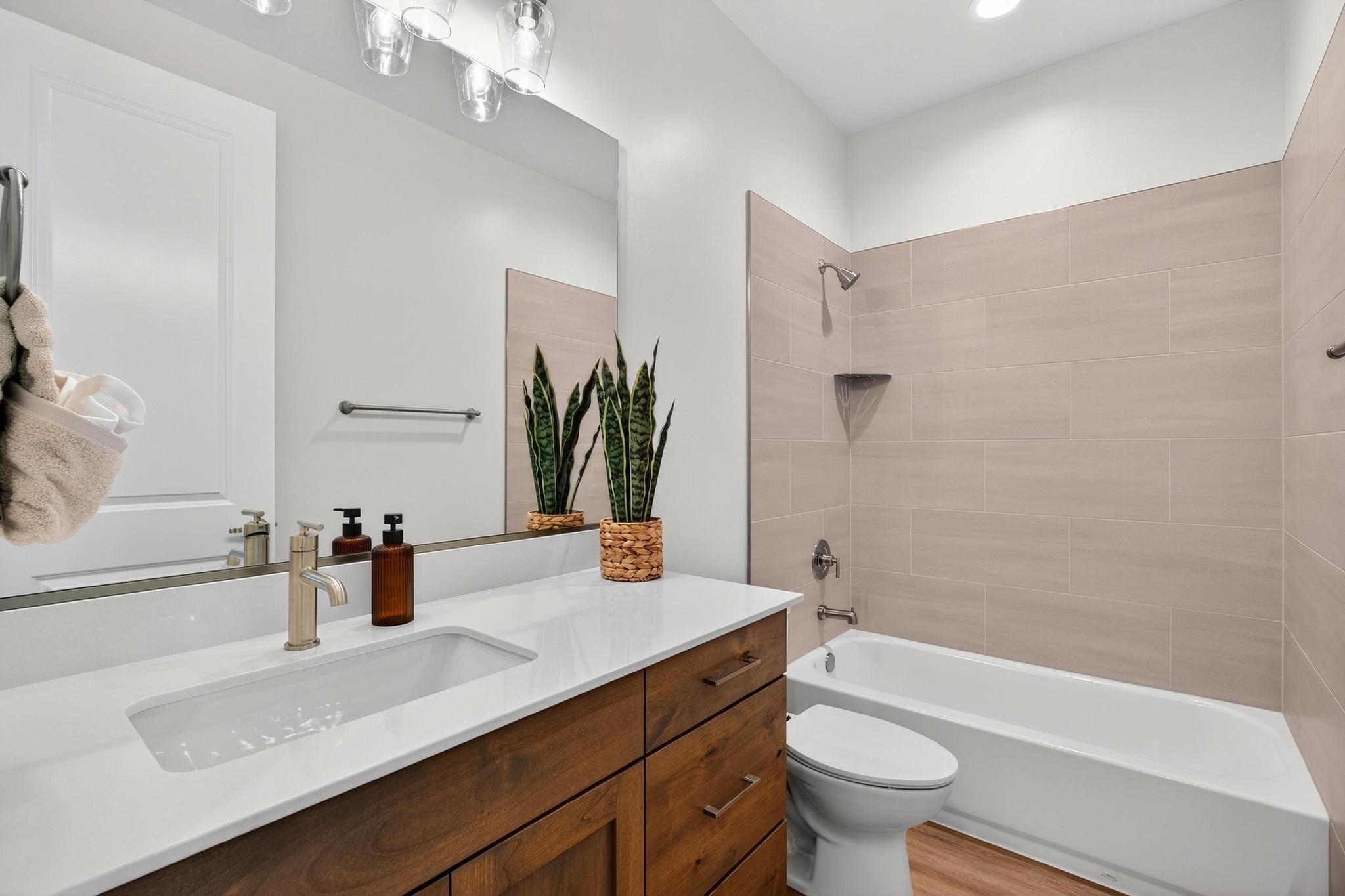 SCENIC POINTE - Residential