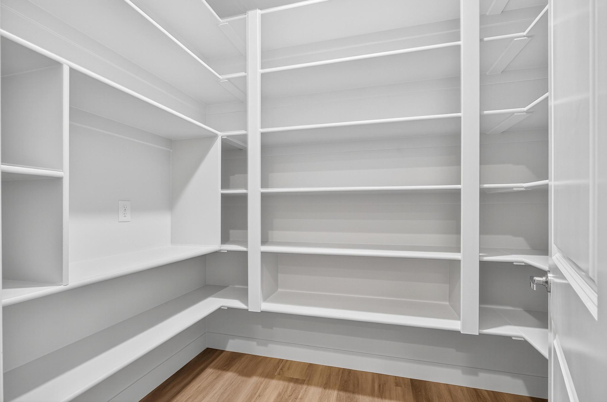 SCENIC POINTE - Residential