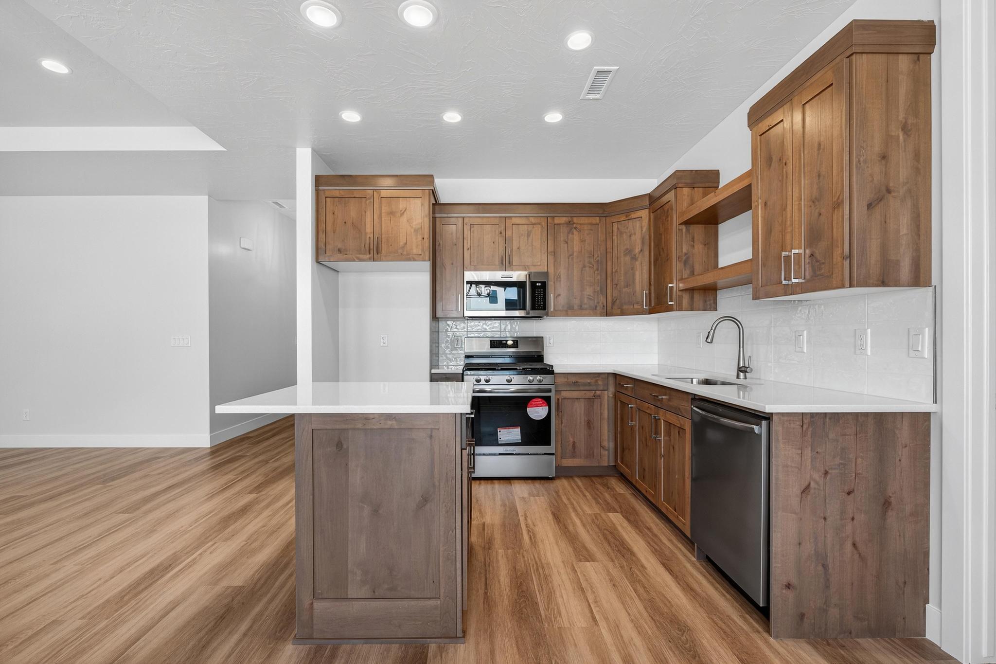 SCENIC POINTE - Residential