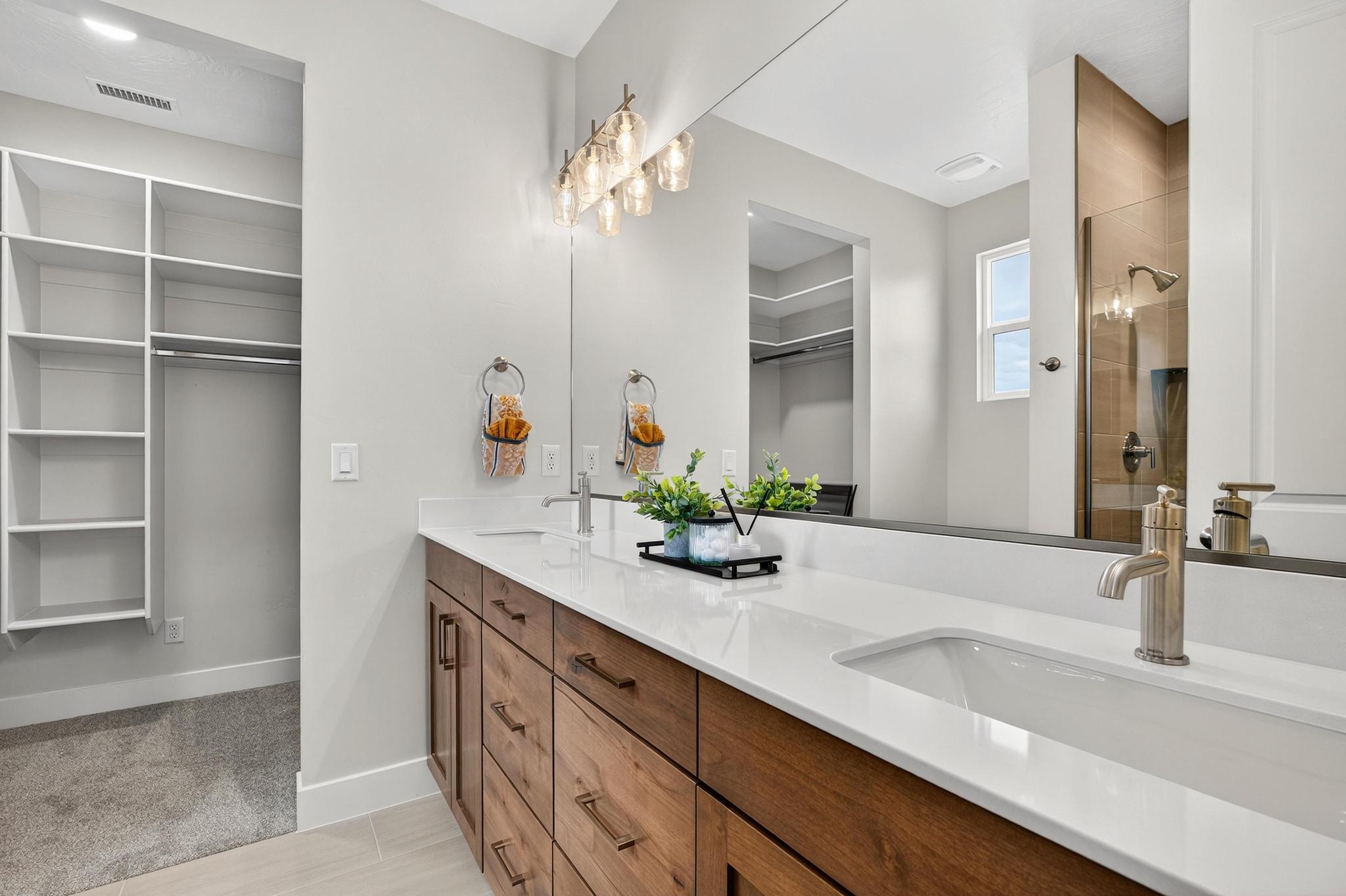 SCENIC POINTE - Residential