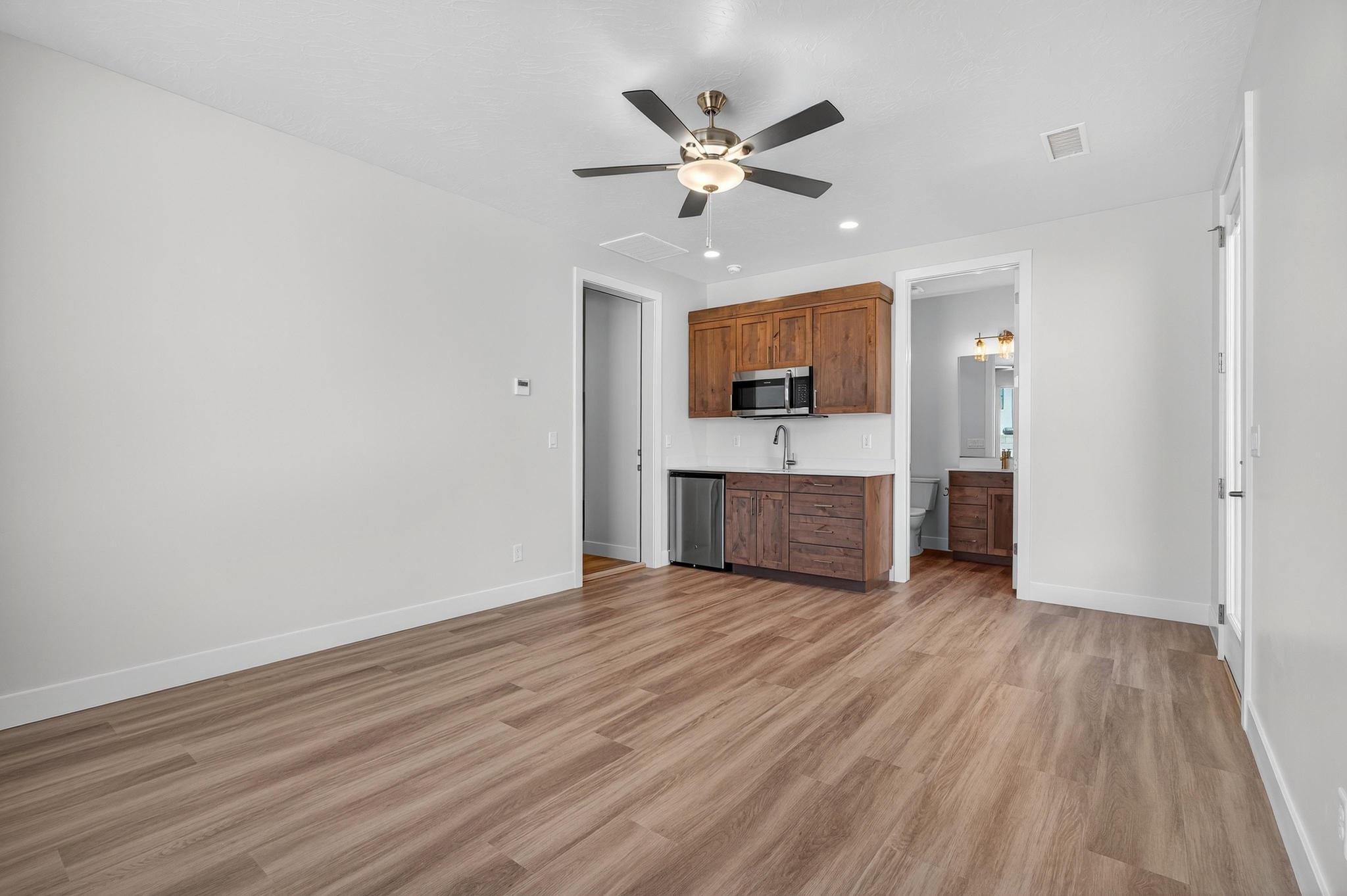 SCENIC POINTE - Residential