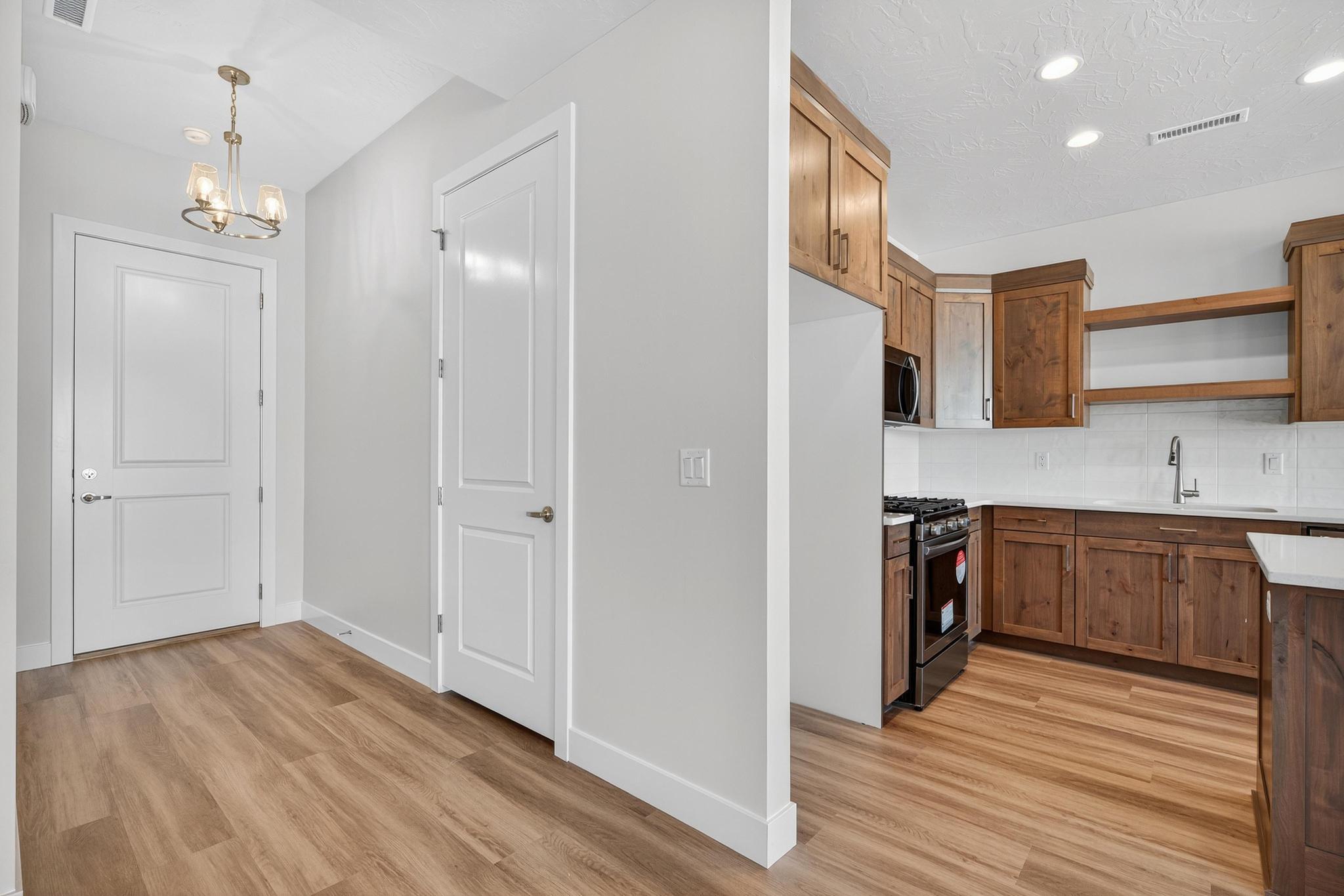 SCENIC POINTE - Residential