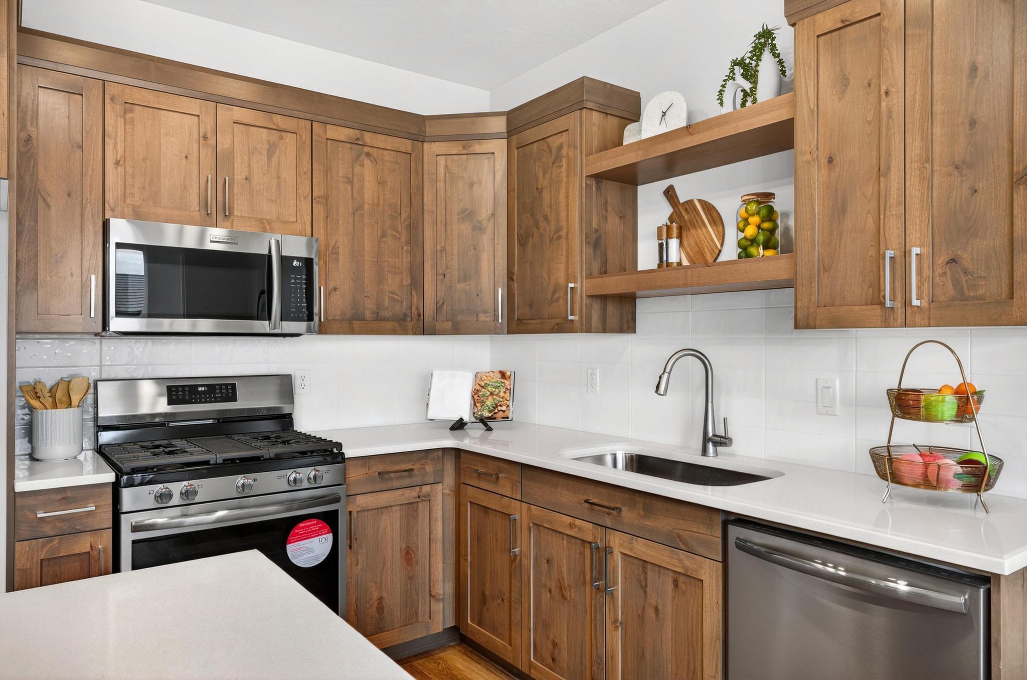 SCENIC POINTE - Residential