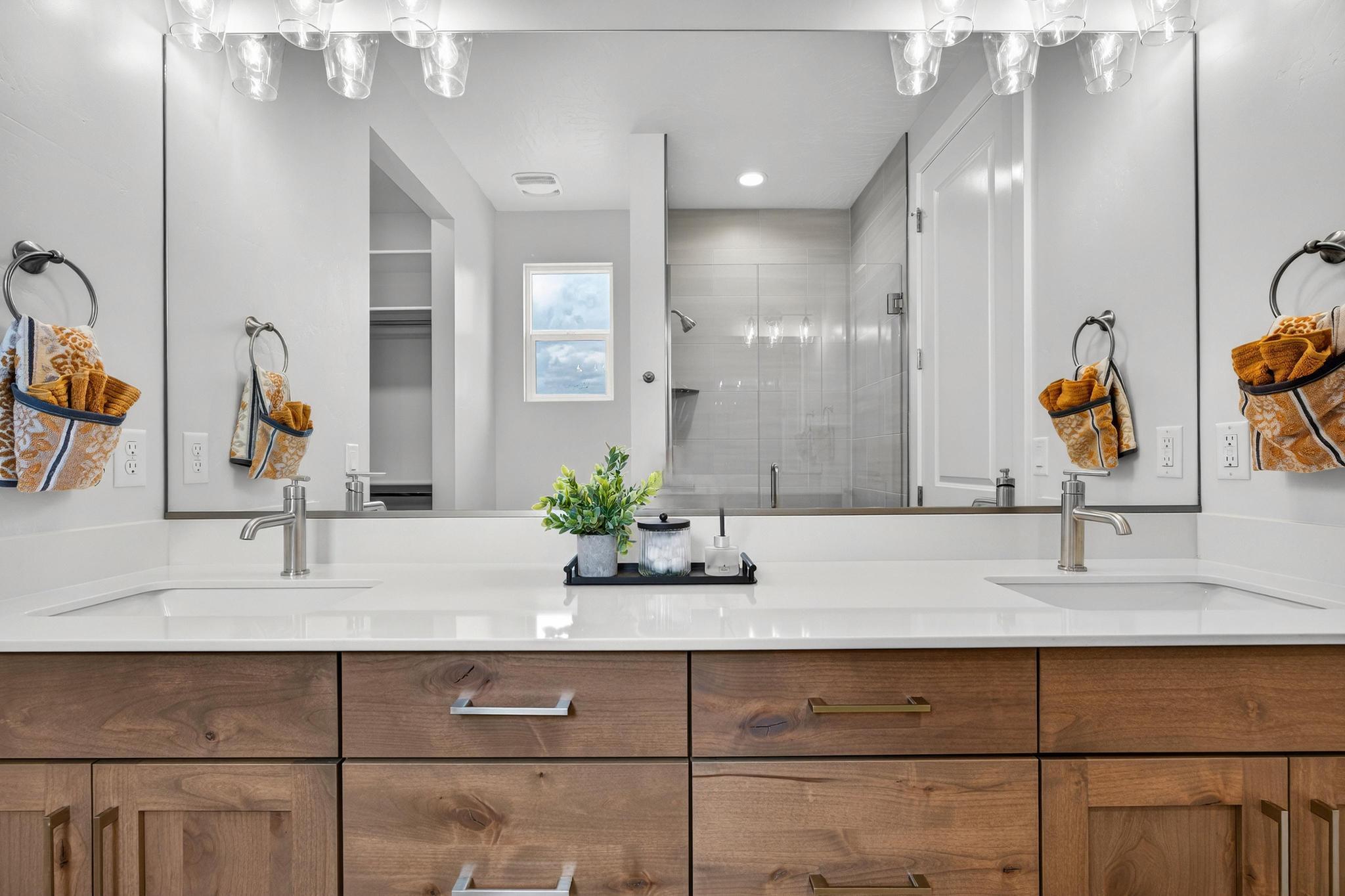 SCENIC POINTE - Residential