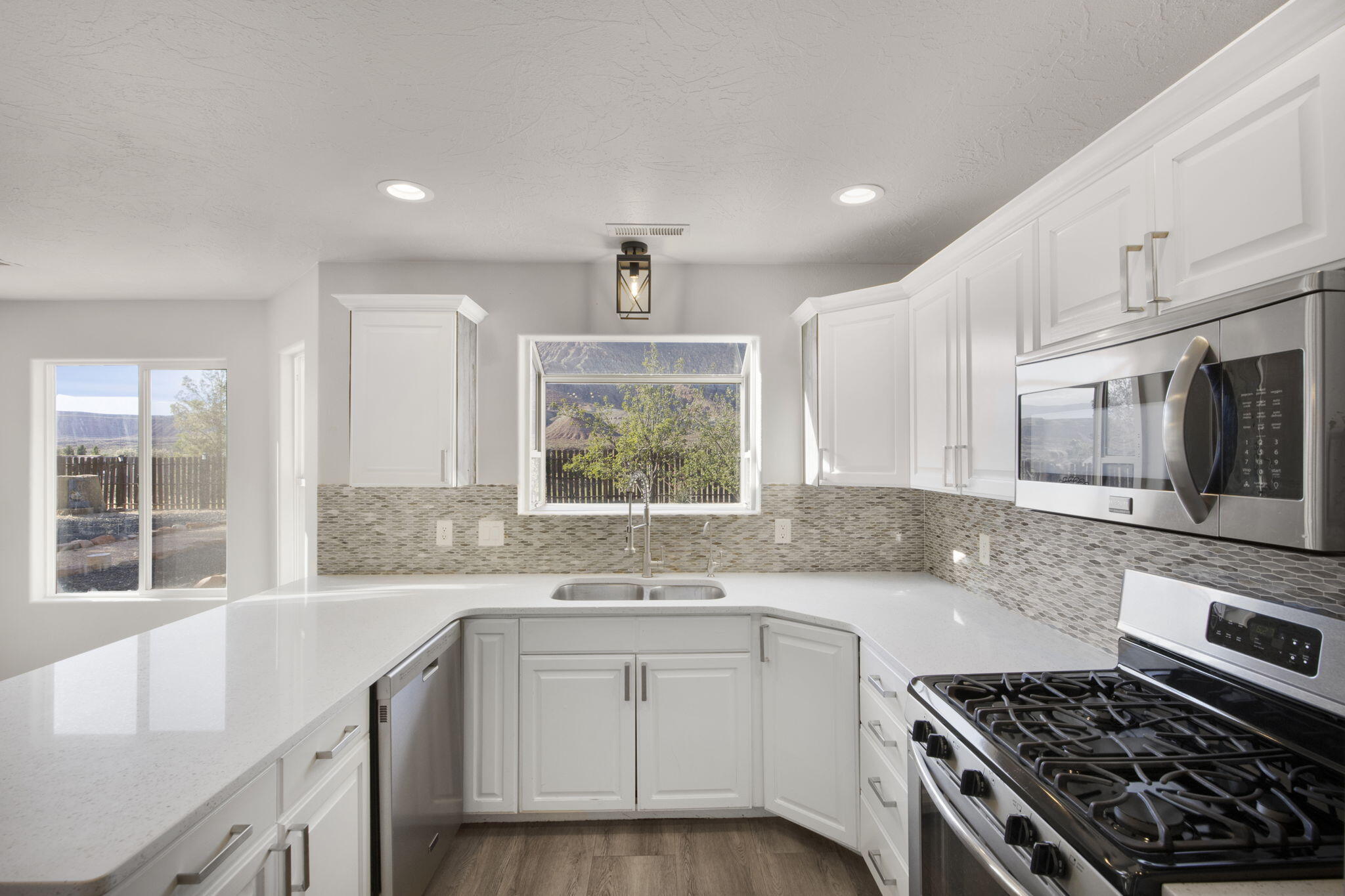 DESERT GARDEN ESTATES - Residential