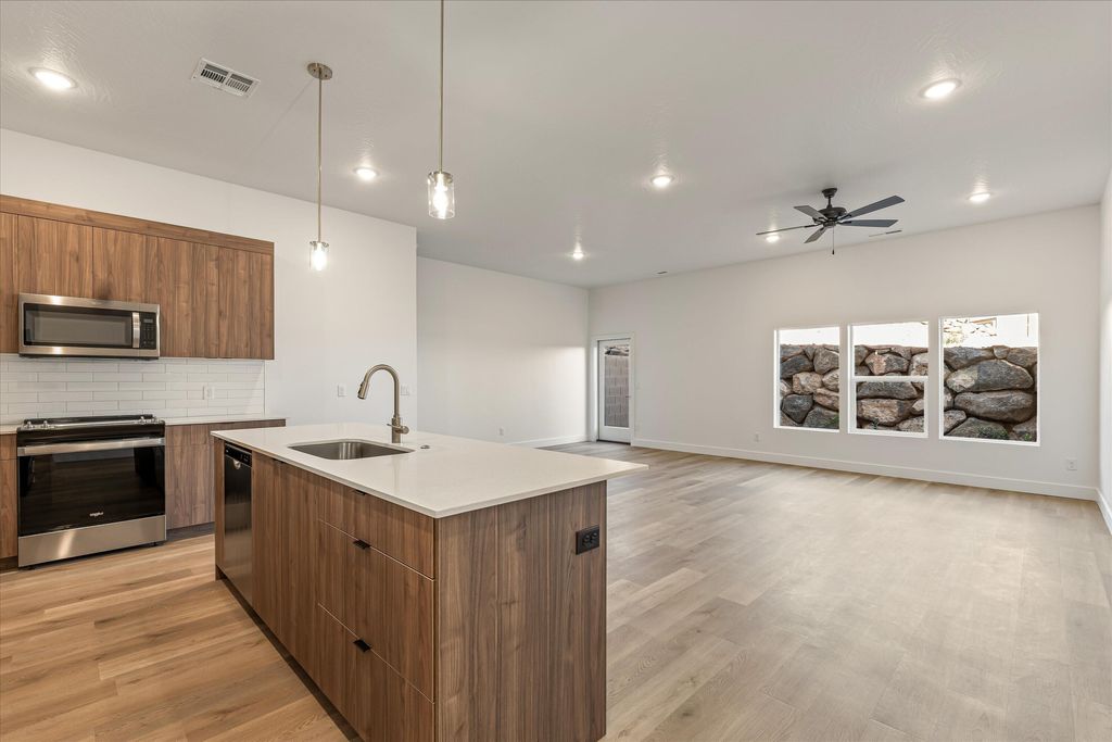 Photo of 366 W Fitness Way #49, Ivins, UT 84738 (MLS # 26-271463)