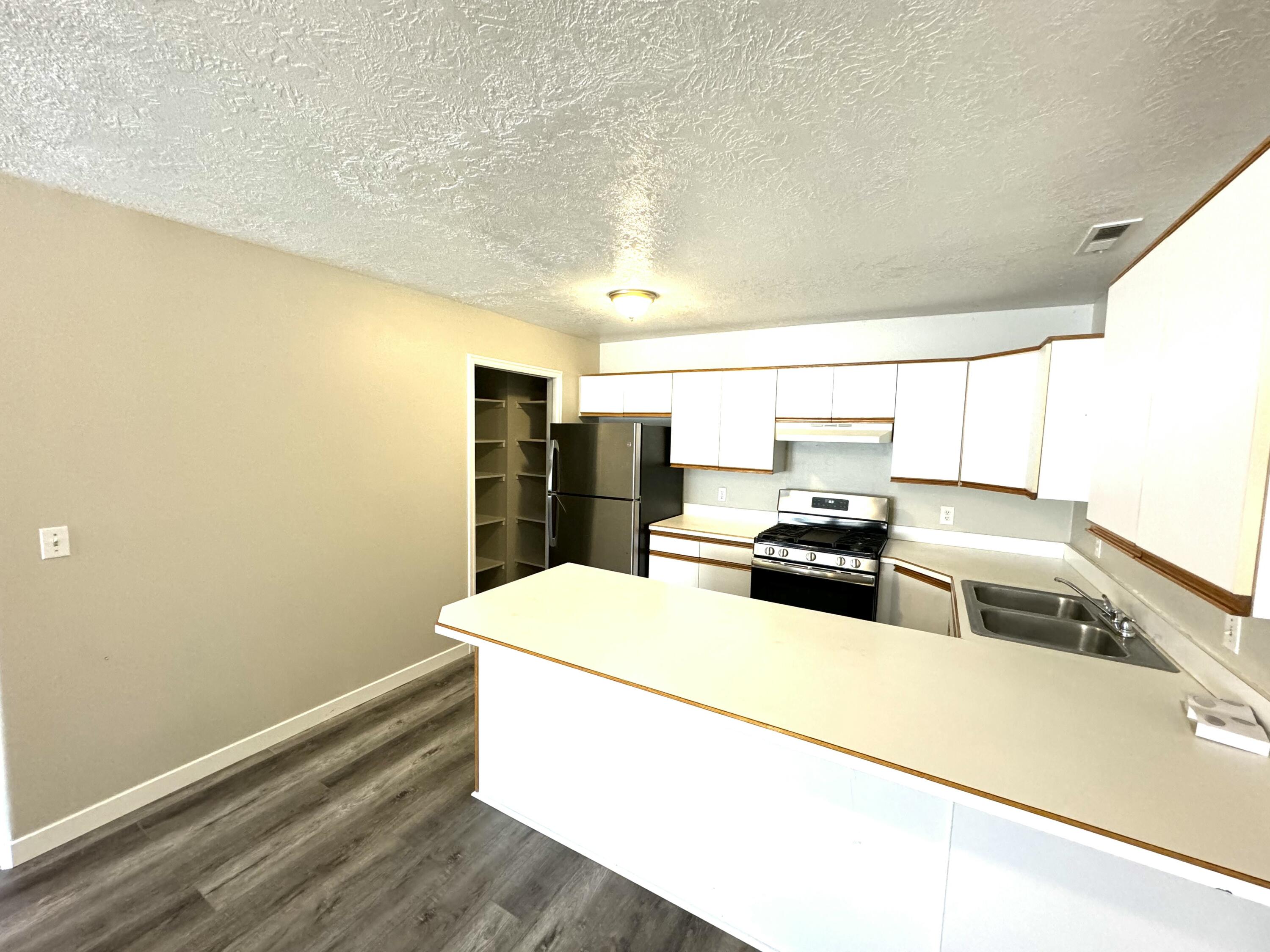 SPANISH GARDENS - Residential