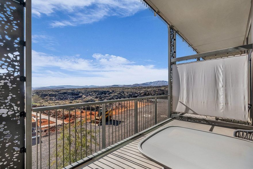 Enjoy incredible views of the lava fields and Hole 9 at Black Desert, paired with a refined living space of our Resort Center Studios, featuring Wolf and Sub-Zero
appliances. A spacious balcony extends your living area outdoors. Inside, you will find exceptionally tall ceilings for this unit. The resort offers world-class
amenities - PGA golf, exceptional dining, a full spa, fitness center, convention space, and more on the way. This residence comes fully furnished, turn-key, and
is currently enrolled in the rental program.