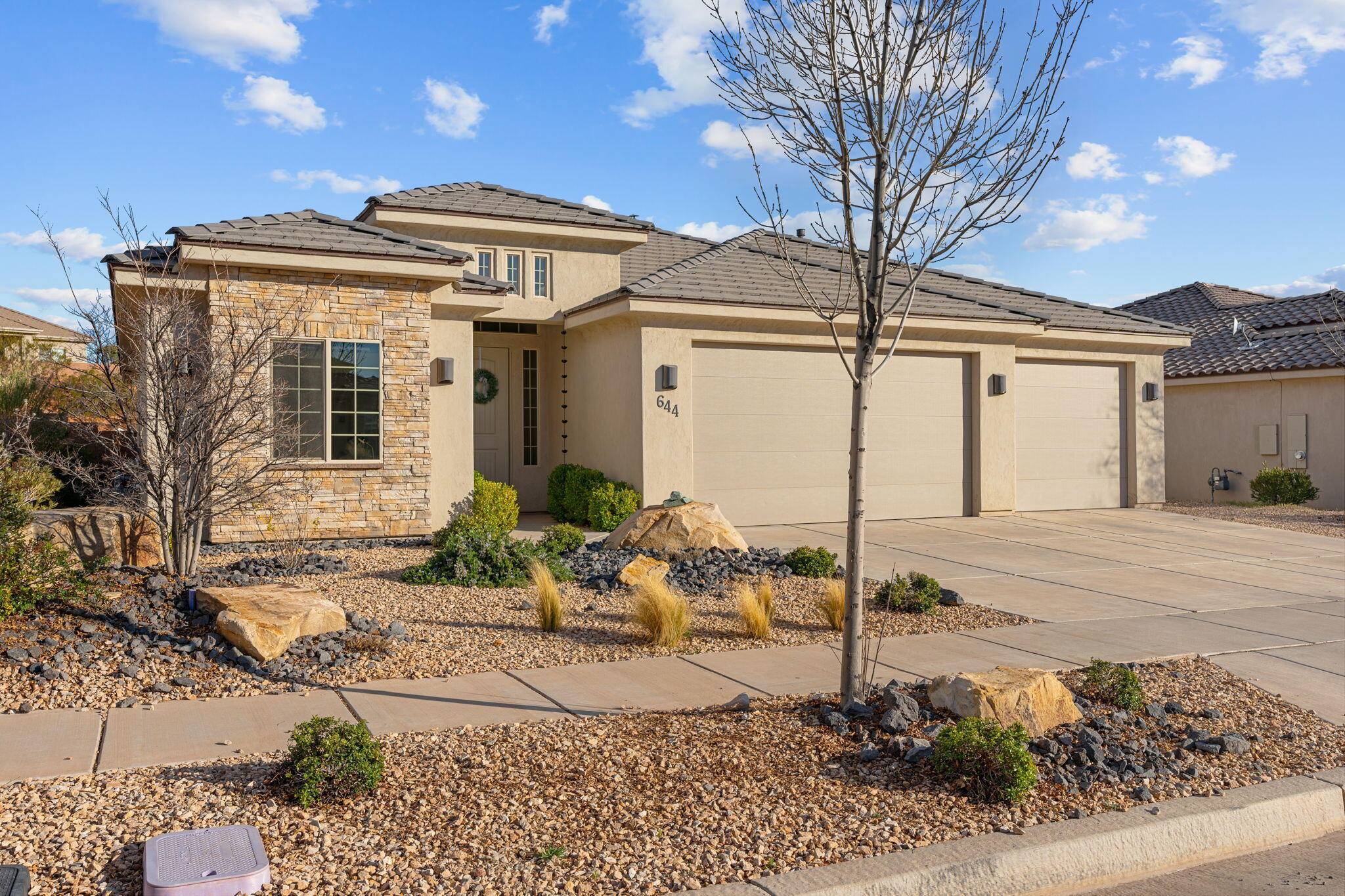 Main image without alt text