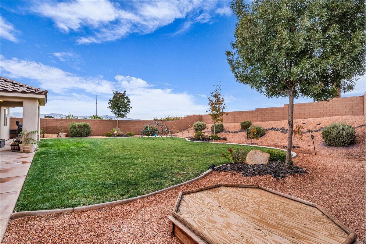 SUGAR PLUM IN THE FIELDS - Residential