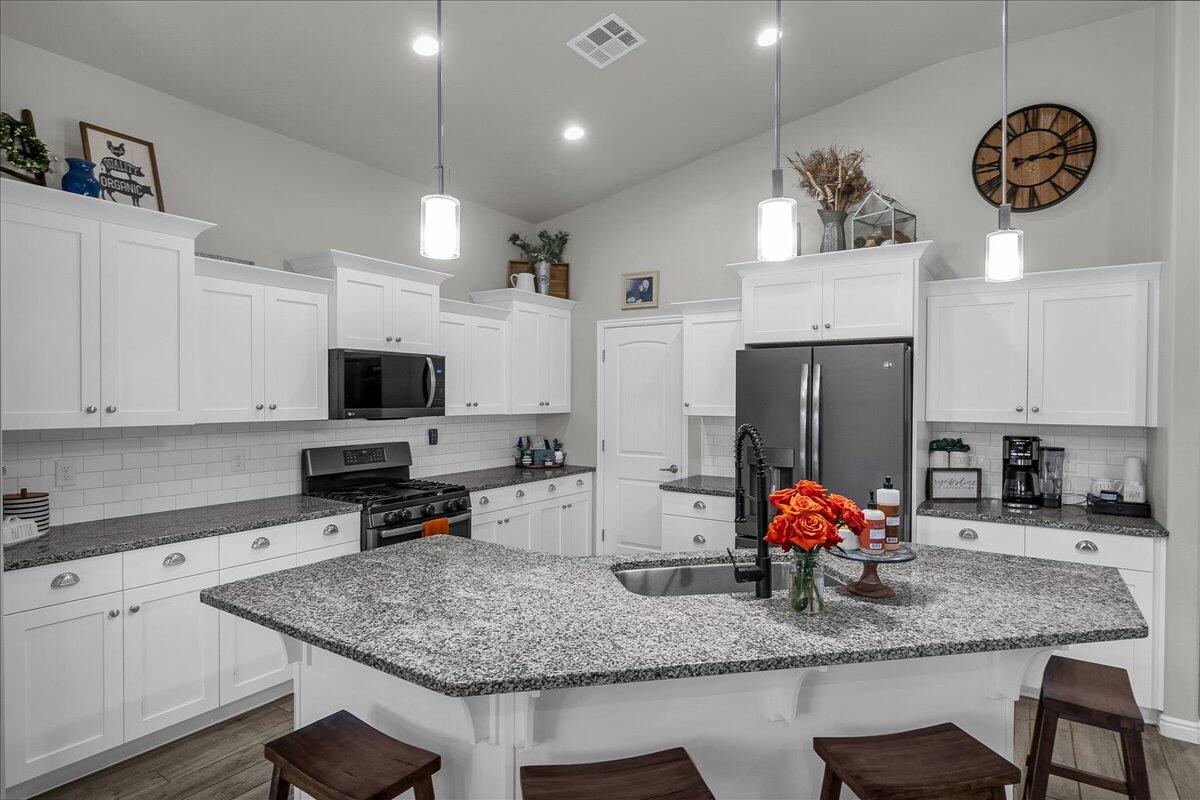 SUGAR PLUM IN THE FIELDS - Residential