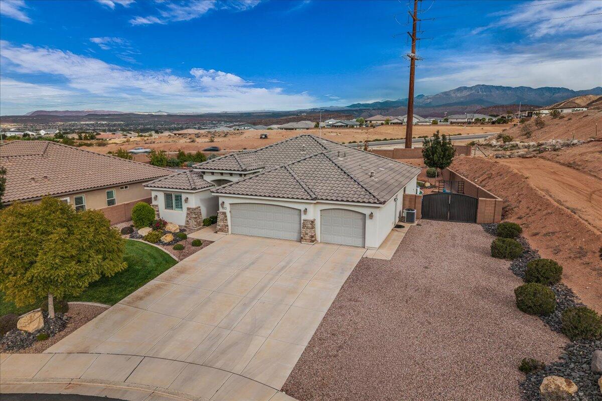 SUGAR PLUM IN THE FIELDS - Residential