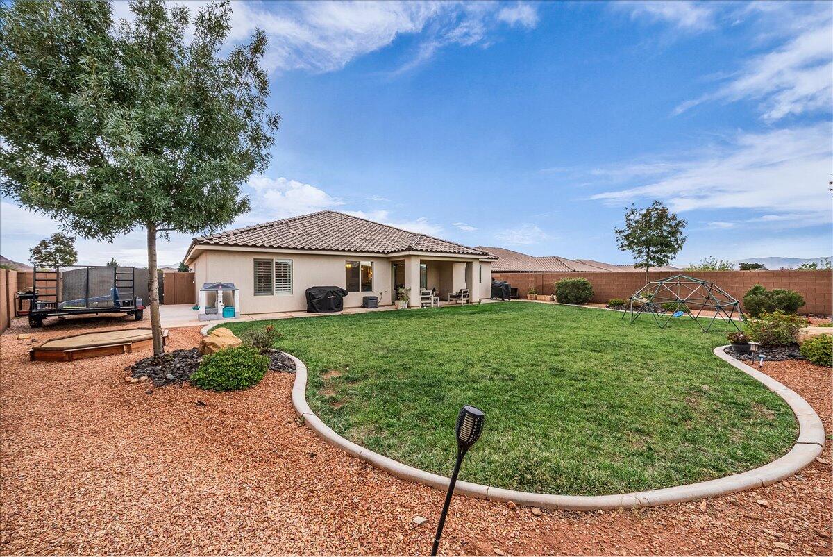 SUGAR PLUM IN THE FIELDS - Residential