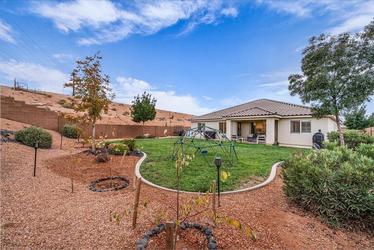 SUGAR PLUM IN THE FIELDS - Residential