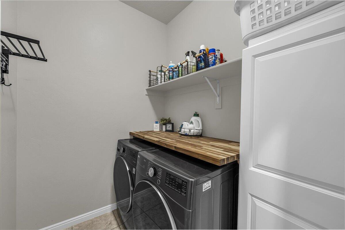 SUGAR PLUM IN THE FIELDS - Residential