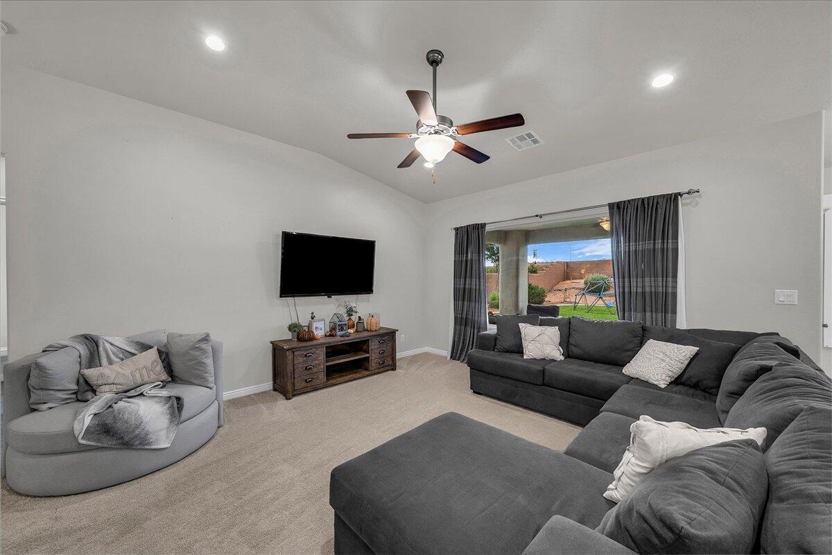 SUGAR PLUM IN THE FIELDS - Residential