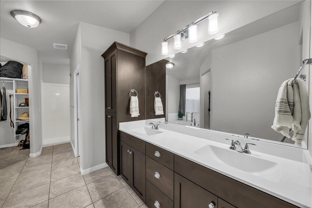 SUGAR PLUM IN THE FIELDS - Residential