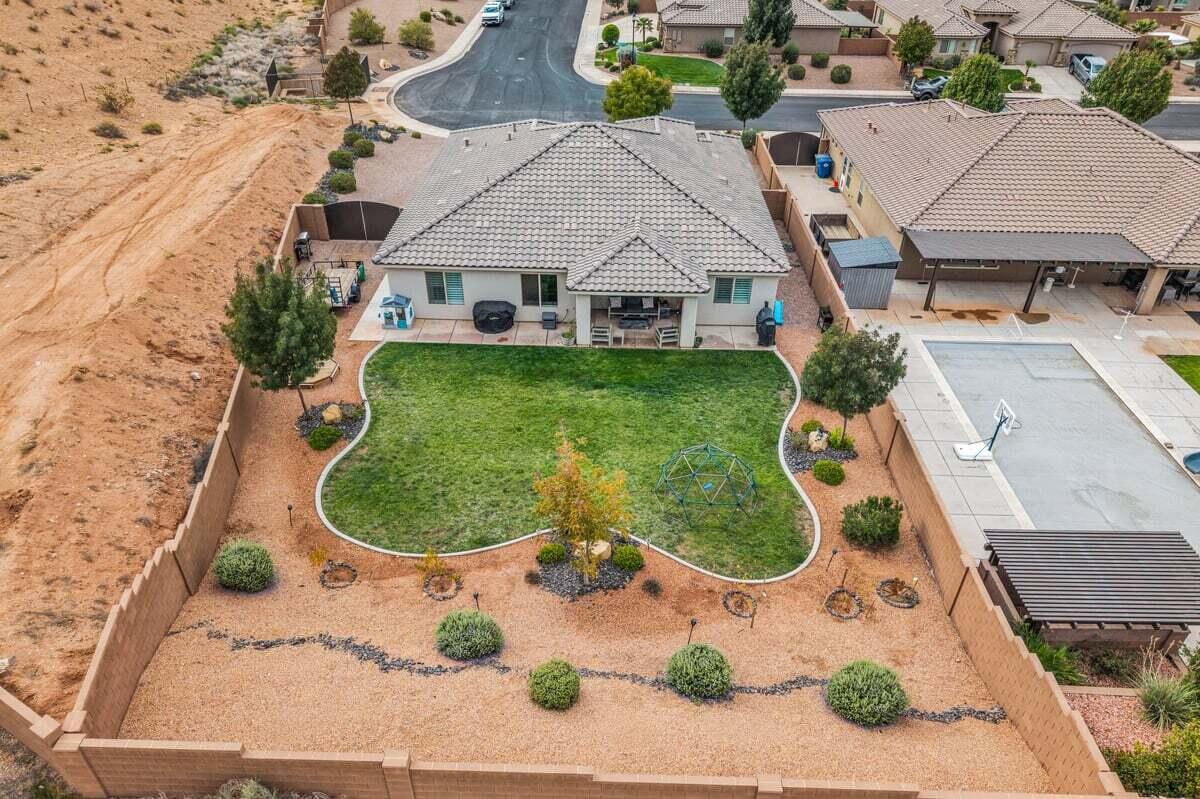 SUGAR PLUM IN THE FIELDS - Residential