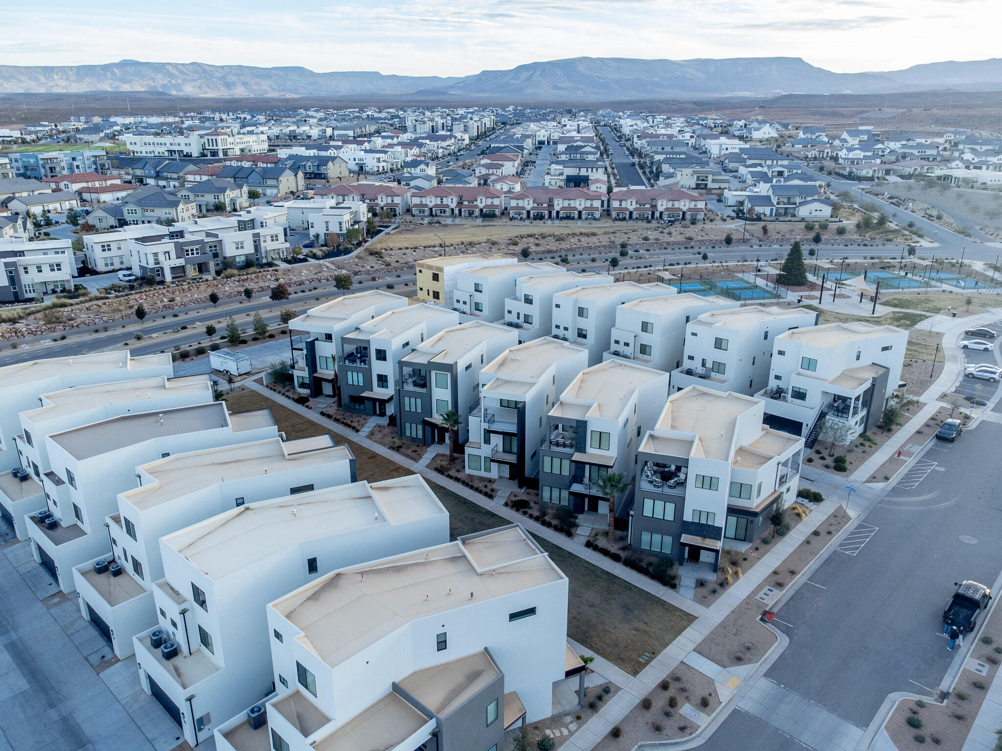 DESERT COLOR RESORT - Residential