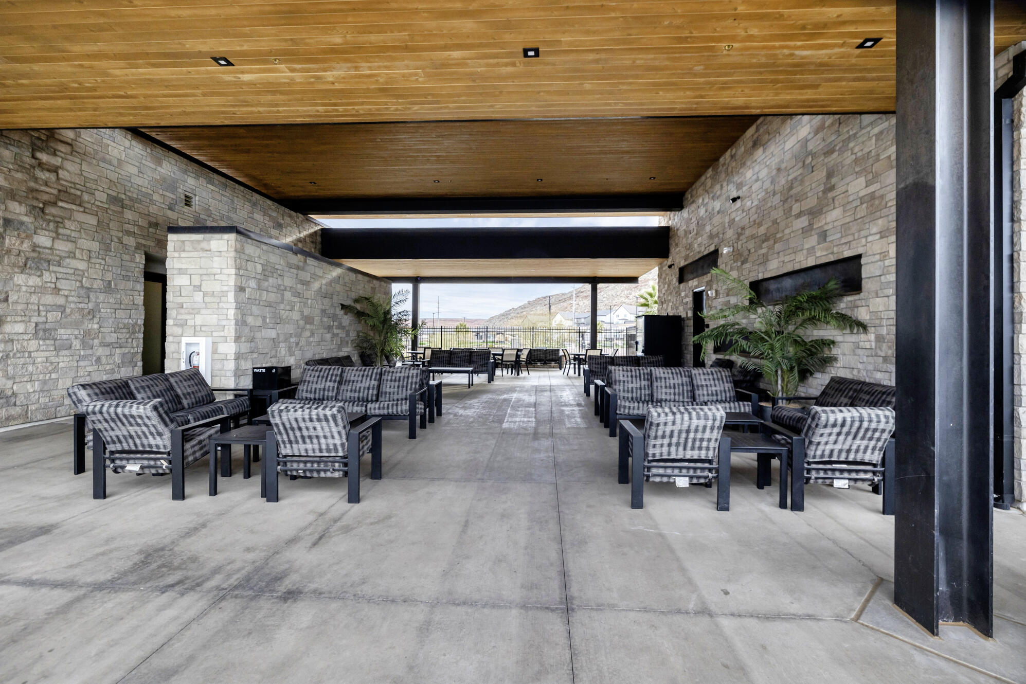 LABYRINTH PT AT LG VALLEY - Residential