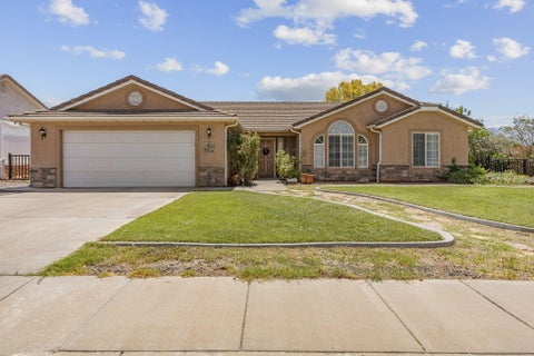 Photo of 764 E Praya DR, Ivins, UT 84738 (MLS # 26-274685)