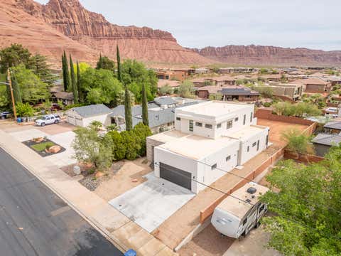 Tiny photo for 324 N 200 E, Ivins, UT 84738 (MLS # 26-270900)